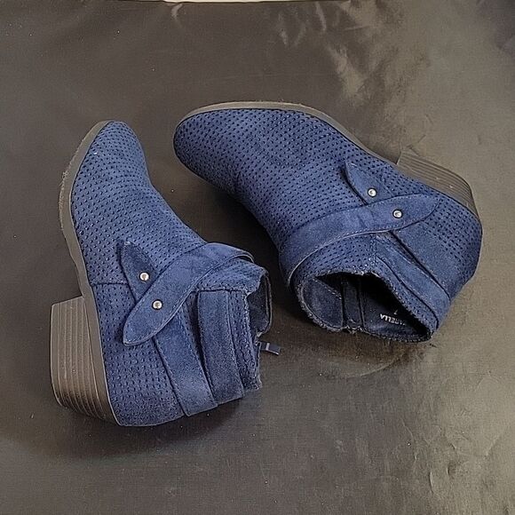 SHOE LAND SIDE ZIP CLOSURE ROUND TOE  SUEDE BOOTIE - Picture 10 of 13